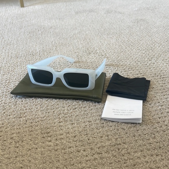 Revolve Aire Cloud Blue Parallax Sunglasses - Picture 4 of 5